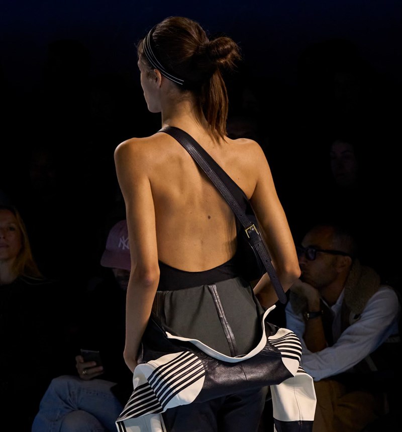 Paris Fashion Week SS25: Αυτές είναι οι πιο ενδιαφέρουσες τάσεις στα χτενίσματα - εικόνα 4