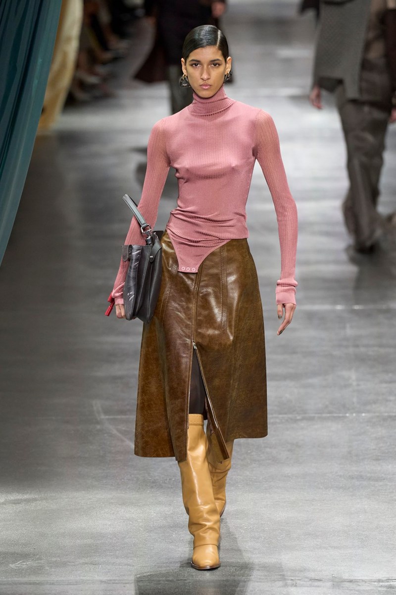 Αυτές είναι οι φούστες που θα φοράμε το φθινοπωρο (και τον χειμώνα) σύμφωνα με τους σχεδιαστές - εικόνα 4