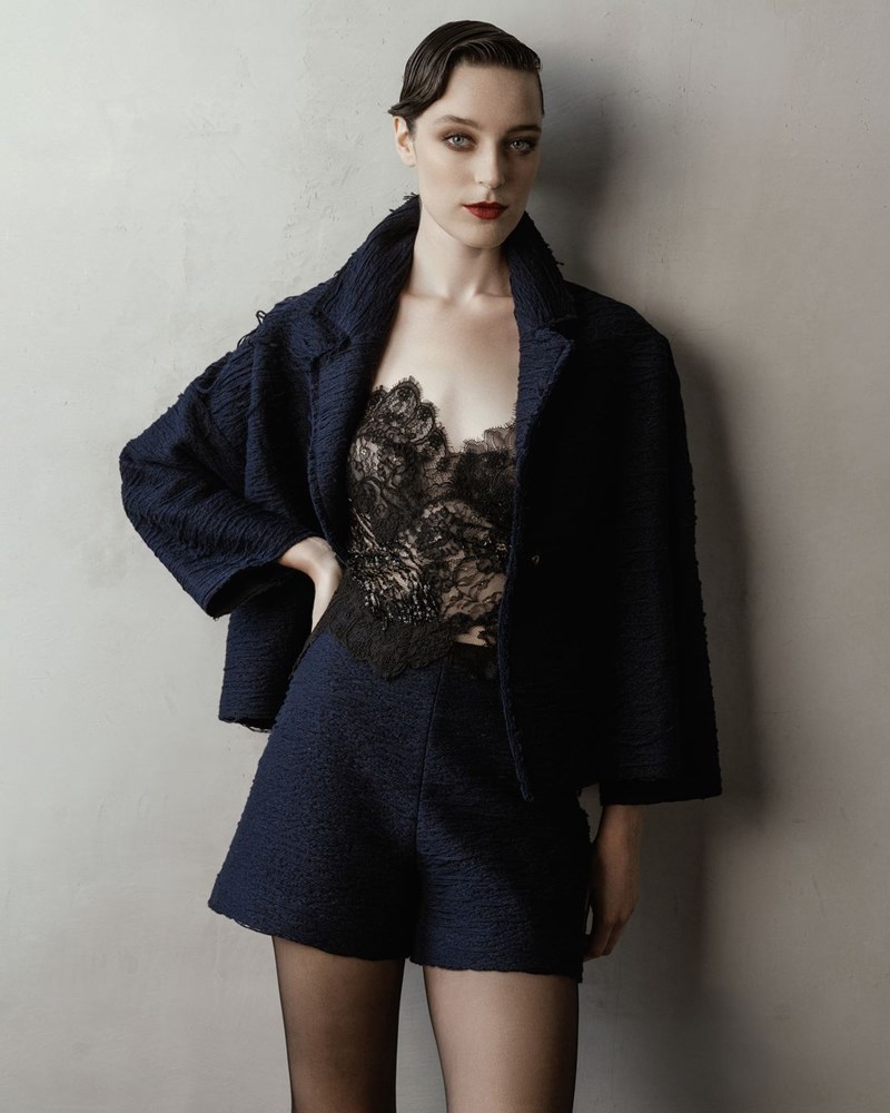 Σε αυτή τη φθινοπωρινή συλλογή ανακαλύψαμε τα πιο εκλεπτυσμένα σύνολα με δαντέλα - εικόνα 1