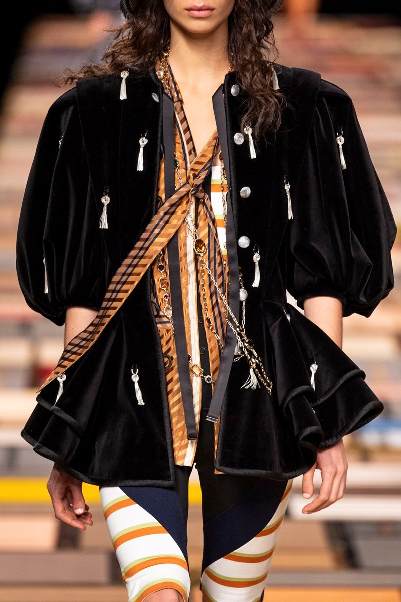 Louis Vuitton SS25: Ταξίδι προς τον μαξιμαλισμό - εικόνα 4