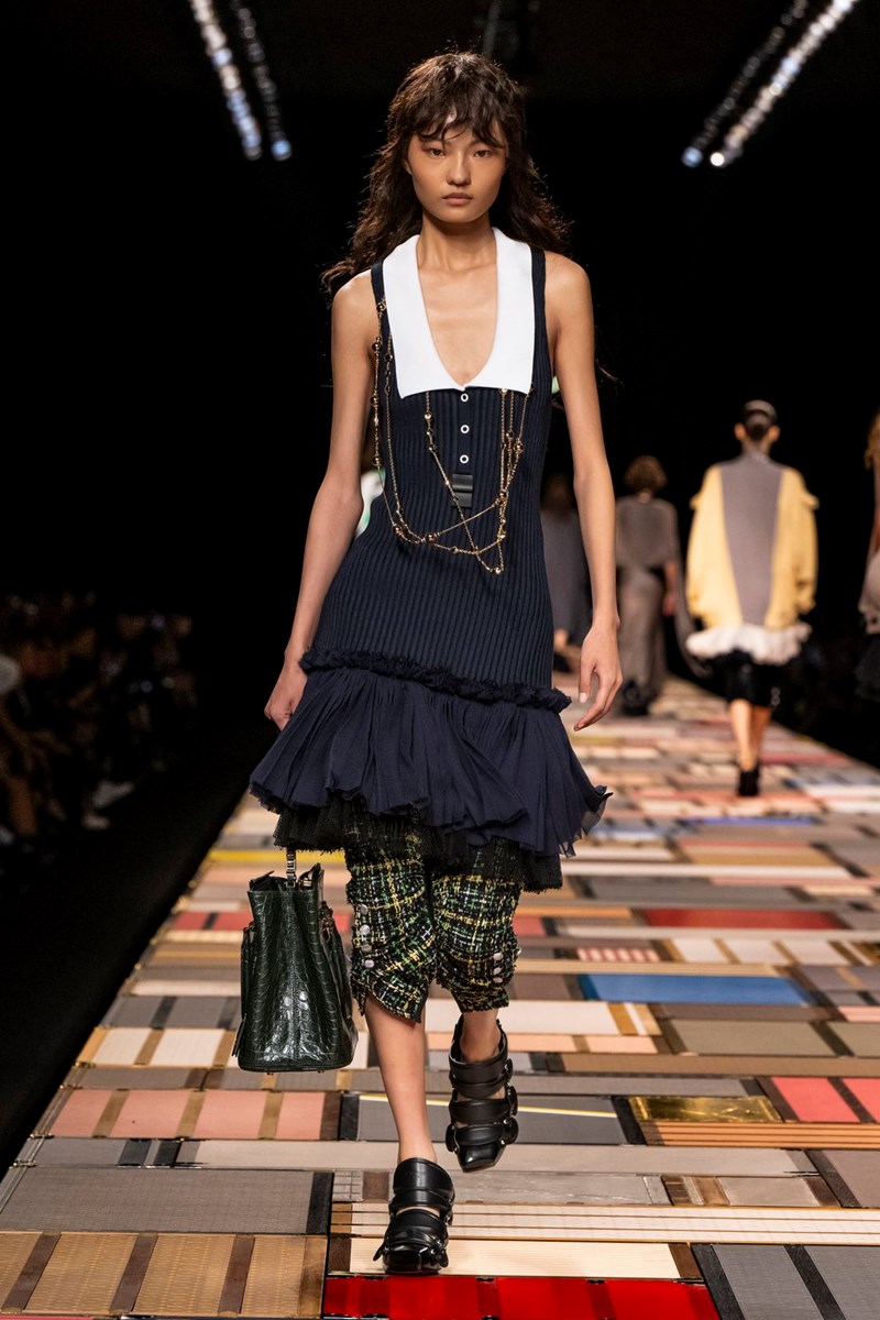 Louis Vuitton SS25: Ταξίδι προς τον μαξιμαλισμό - εικόνα 22