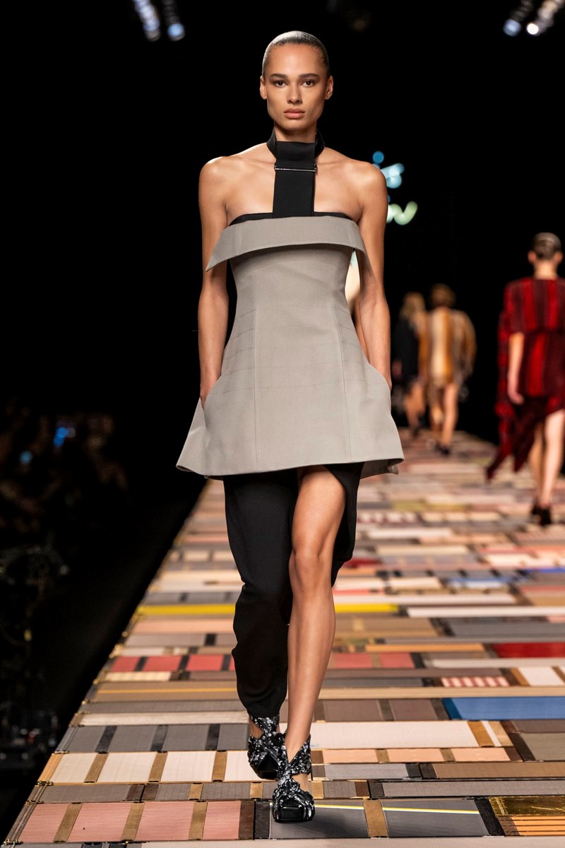 Louis Vuitton SS25: Ταξίδι προς τον μαξιμαλισμό - εικόνα 27