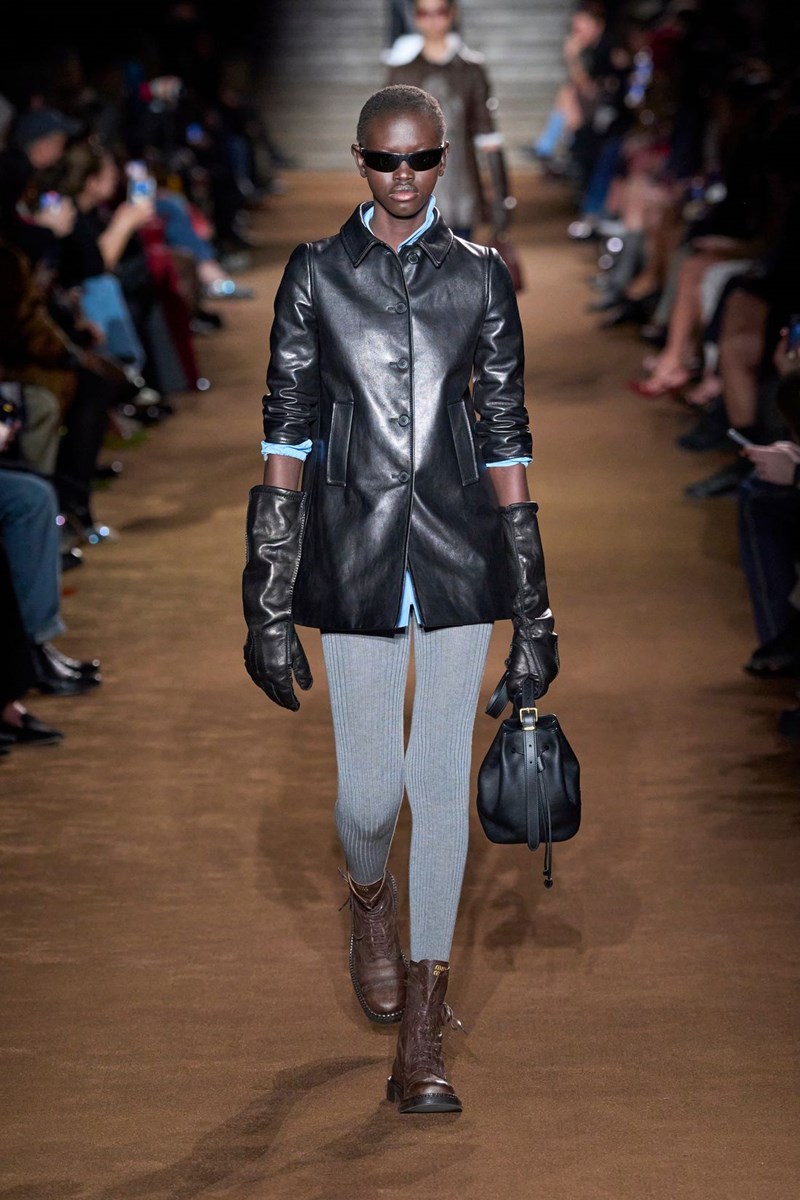 Δερμάτινο jacket: Πώς να το συνδυάσεις αυτή την εποχή σύμφωνα με τα fashion girls - εικόνα 4