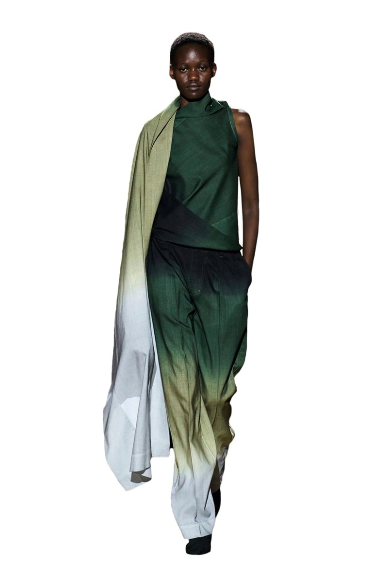 Olive Oasis: Αυτή είναι η πιο elegant απόχρωση για τον χειμώνα - εικόνα 1