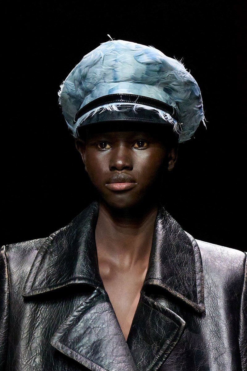 3 αξεσουάρ που θεωρούνται must στα looks του φετινού χειμώνα - εικόνα 6