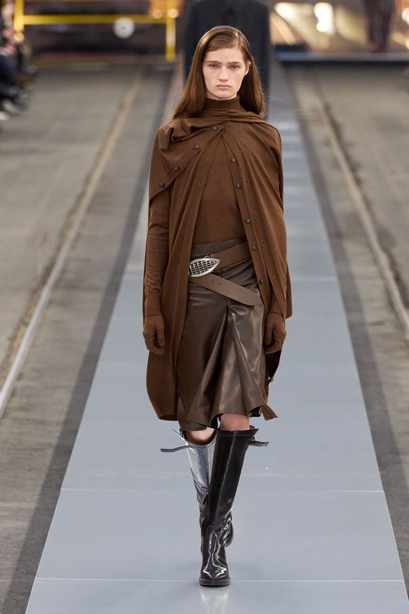 Αυτές είναι οι φούστες που θα φοράμε το φθινοπωρο (και τον χειμώνα) σύμφωνα με τους σχεδιαστές - εικόνα 6