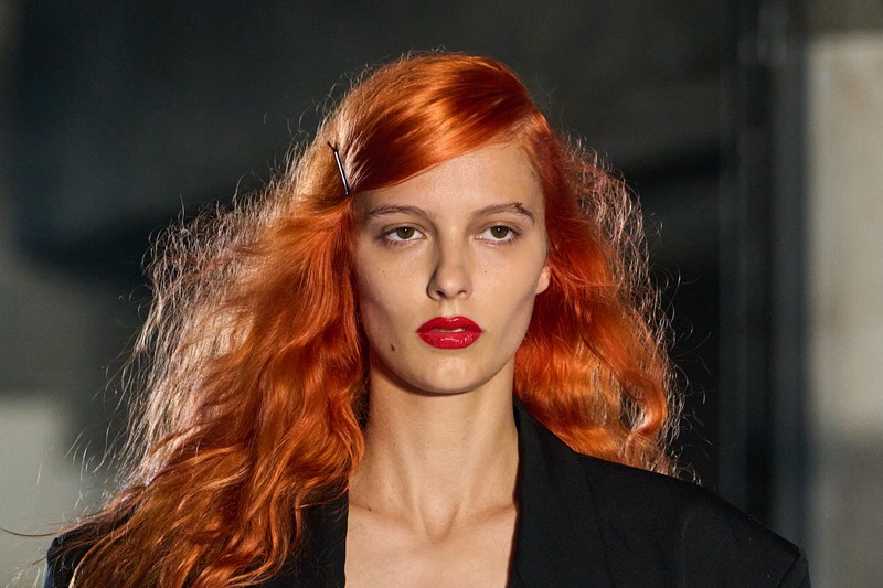 Paris Fashion Week SS25: Αυτές είναι οι πιο ενδιαφέρουσες τάσεις στα χτενίσματα - εικόνα 3