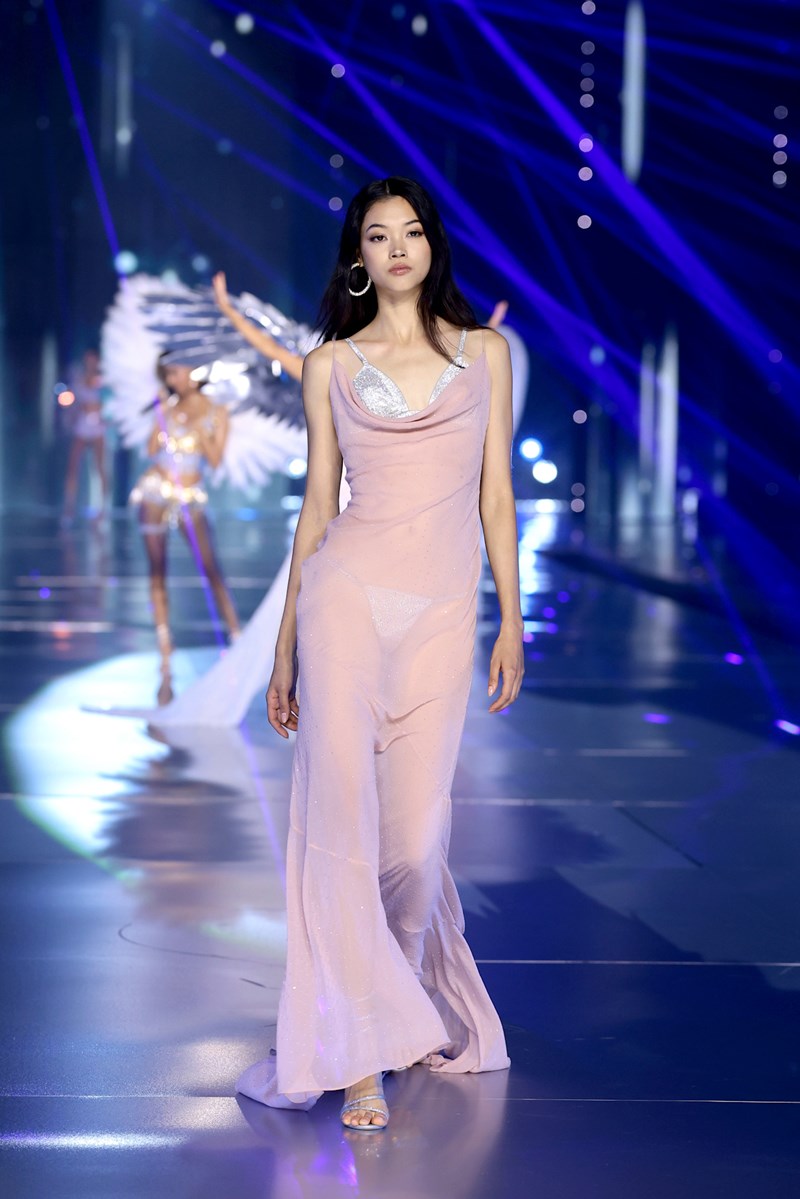 7 άγγελοι της Victoria's Secret αποκαλύπτουν ποιο είναι το αγαπημένο τους προϊόν ομορφιάς - εικόνα 5