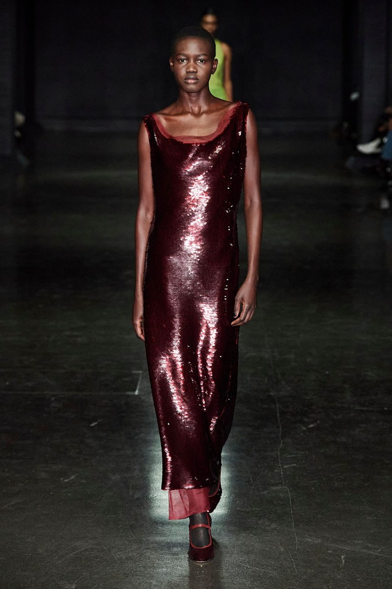 Sequins on: 6 οικονομικά κομμάτια με παγιέτες για να κλέψεις τις εντυπώσεις στα πάρτι του χειμώνα - εικόνα 6