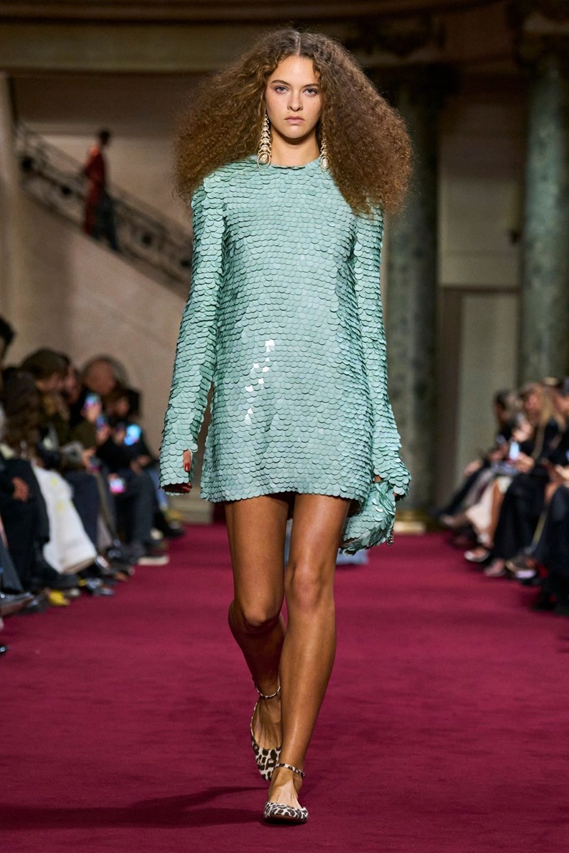 Sequins on: 6 οικονομικά κομμάτια με παγιέτες για να κλέψεις τις εντυπώσεις στα πάρτι του χειμώνα - εικόνα 7