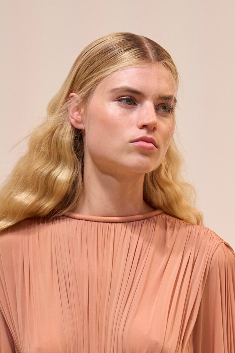 Paris Fashion Week SS25: Αυτές είναι οι πιο ενδιαφέρουσες τάσεις στα χτενίσματα - εικόνα 6