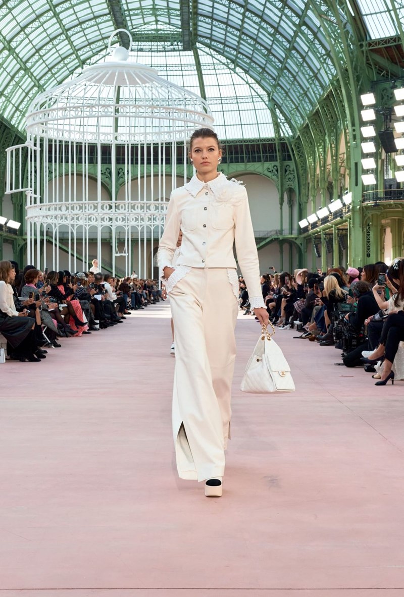 Chanel SS25: Η παρουσίαση της νέας συλλογής στο εμβληματικό Grand Palais - εικόνα 7