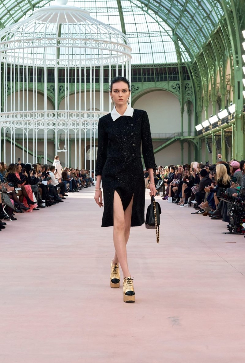 Chanel SS25: Η παρουσίαση της νέας συλλογής στο εμβληματικό Grand Palais - εικόνα 9