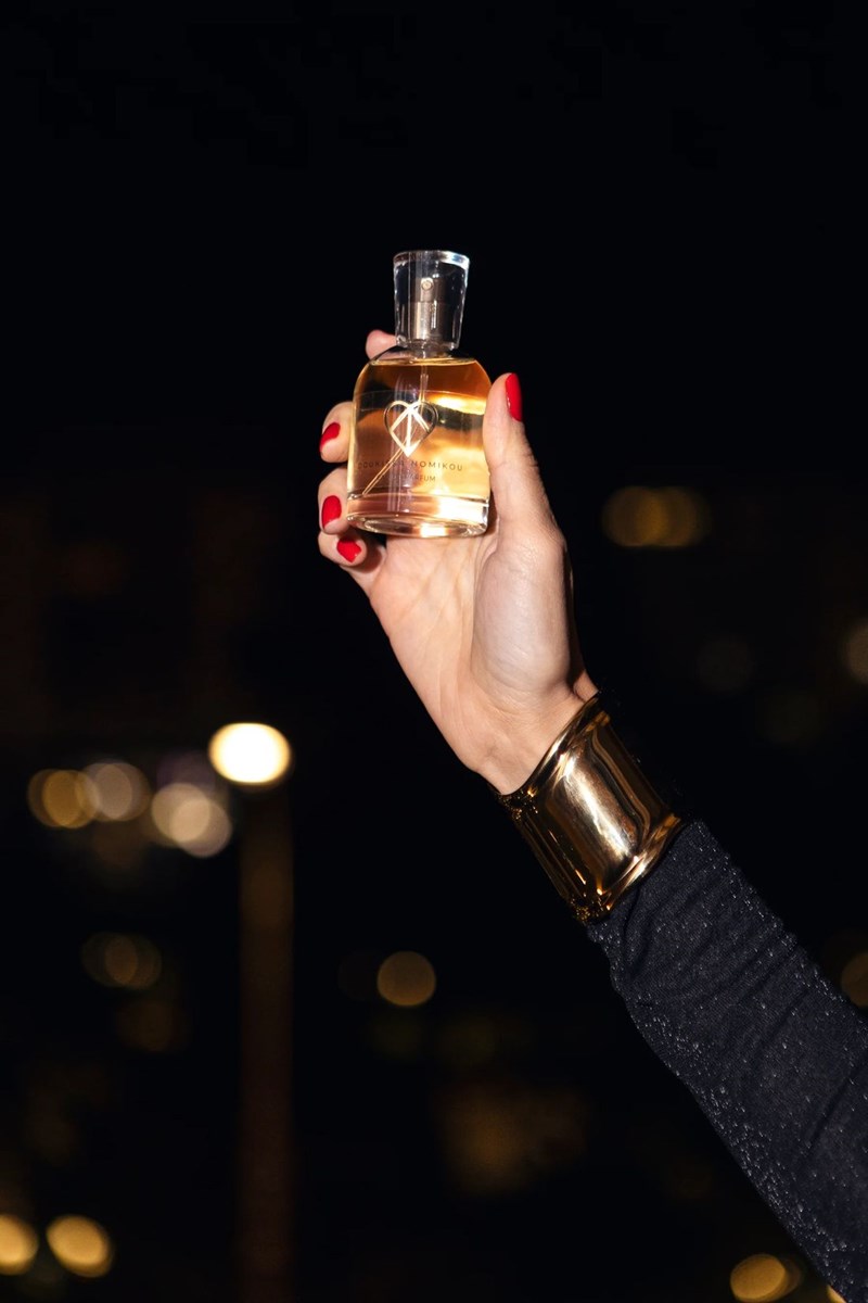 Doukissa Nomikou: Το νέο άρωμα του brand Doukissa Nomikou “υπόσχεται” πολυτέλεια που διαρκεί - εικόνα 3