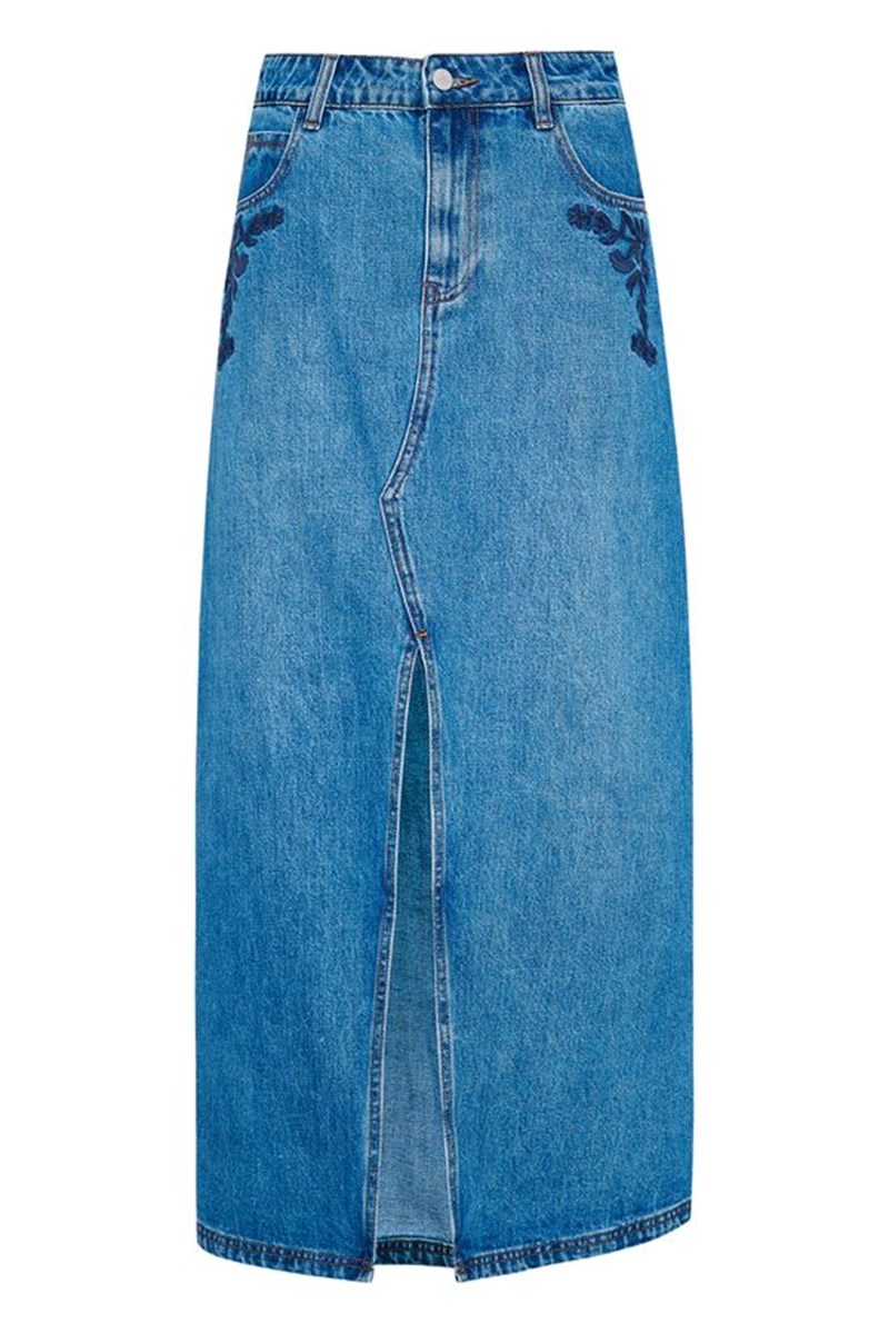 Πώς θα συνδυάσεις το φλογερό κόκκινο με το denim - εικόνα 13