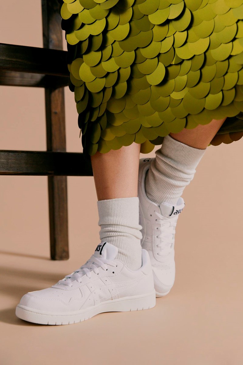 ASICS SPS: Σε αυτή τη συλλογή θα βρεις τα stylish sneakers με τα οποία θα συνοδεύσεις όλα τα καθημερινά σου looks - εικόνα 2