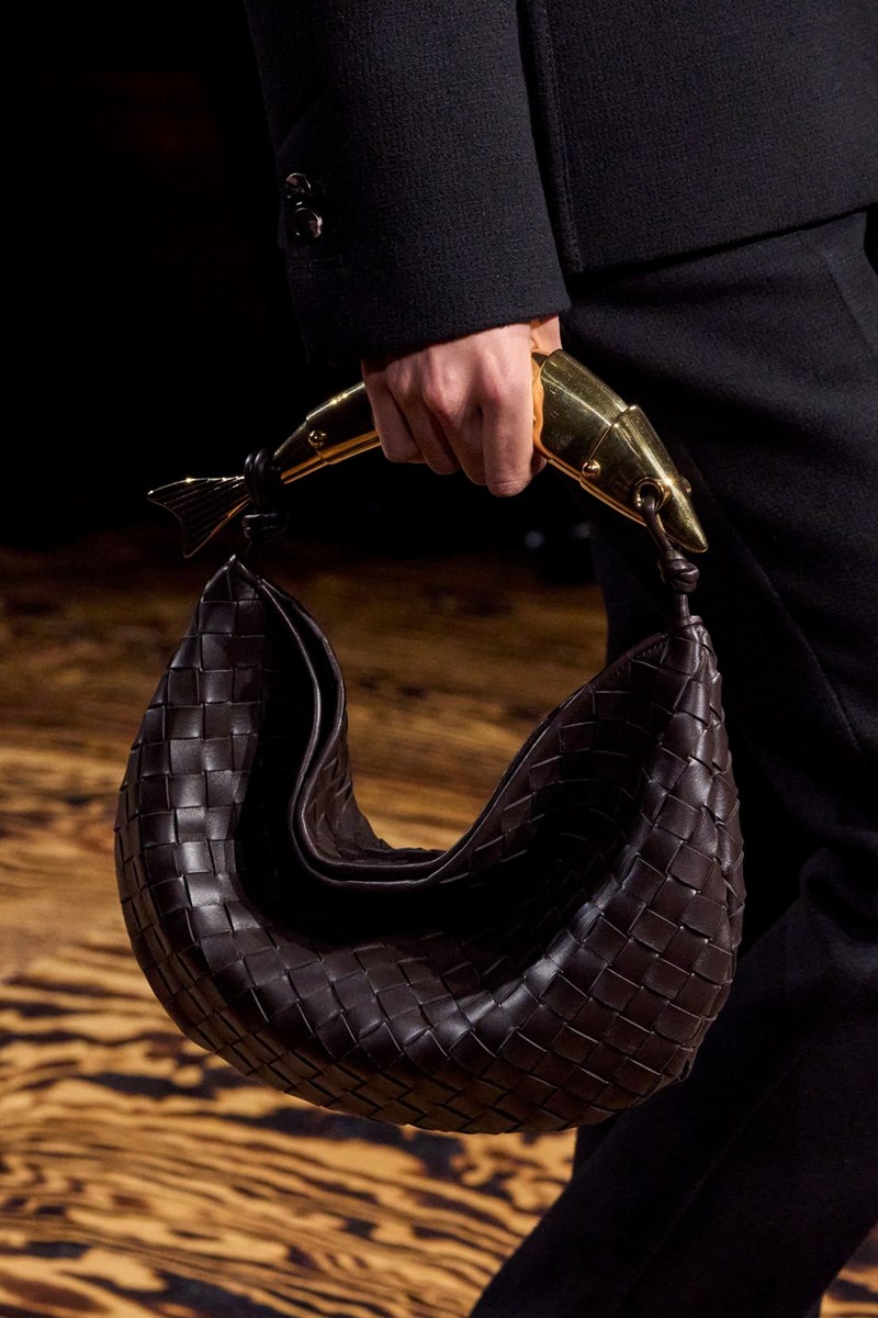 Κανείς δεν θα πιστέψει πως αυτή η "ακριβή" τσάντα κοστίζει μόνο 30 ευρώ - εικόνα 2