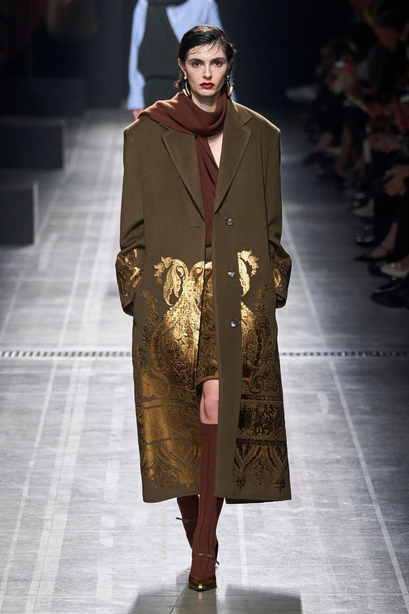 Πώς θα φορέσεις το "must" κασκόλ αυτό τον χειμώνα σαν τις stylish fashionistas - εικόνα 1