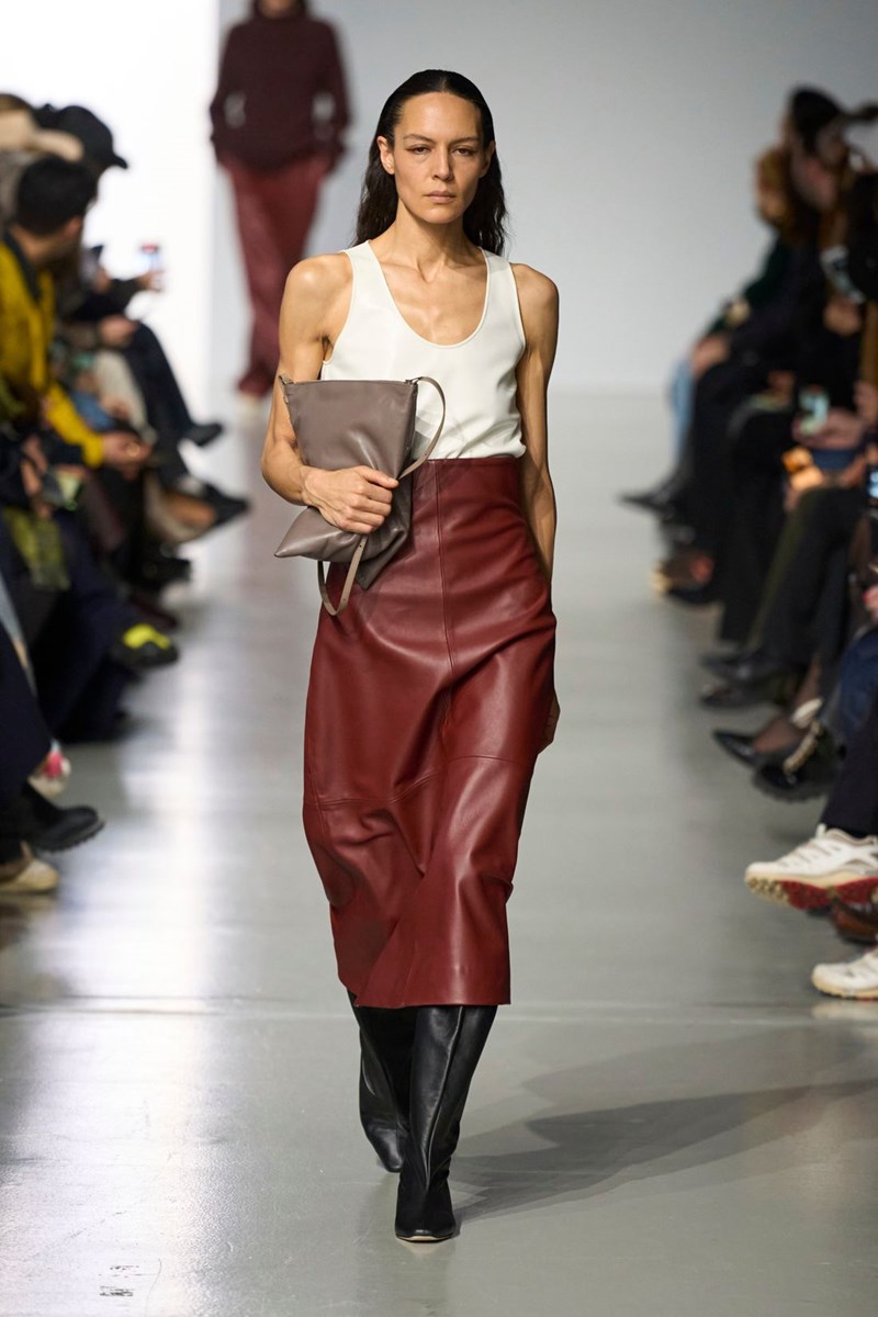 10 δερμάτινες φούστες που θα φοράς non-stop αυτό τον χειμώνα - εικόνα 2