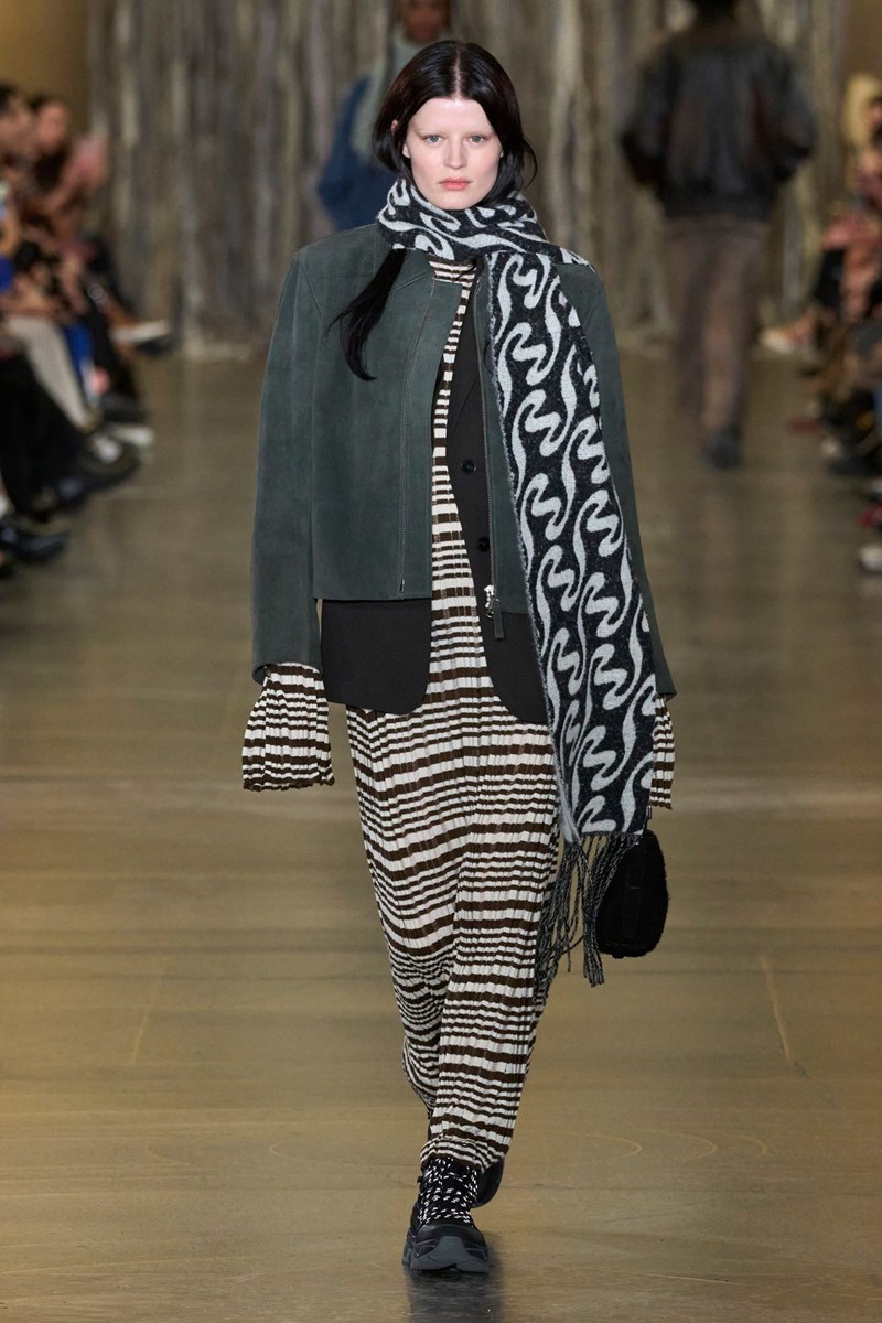 Πώς θα φορέσεις το "must" κασκόλ αυτό τον χειμώνα σαν τις stylish fashionistas - εικόνα 3