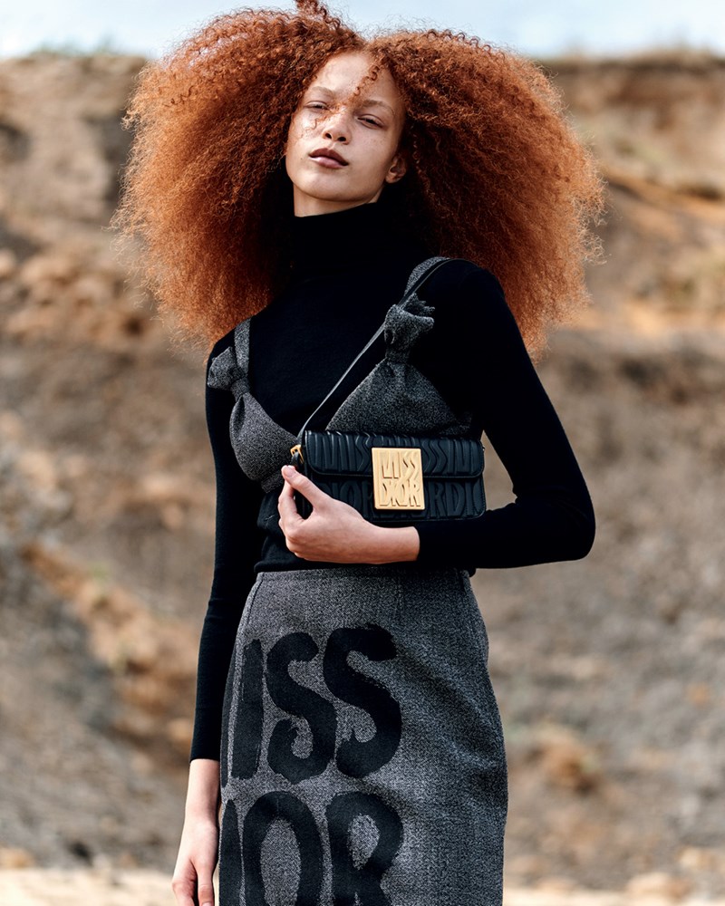 Τα designer outfits που θα αναβαθμίσουν στιλιστικά τις ημέρες του χειμώνα - εικόνα 4