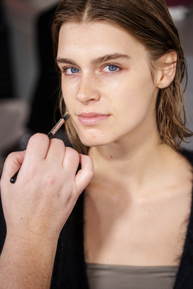 Cakey Makeup: 4 πιθανοί λόγοι που σπάει το μακιγιάζ σου - εικόνα 1