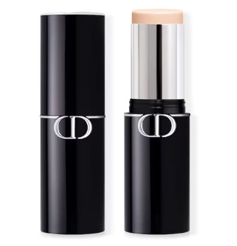 Αυτό το προϊόν μακιγιάζ είναι η νέα εμμονή της Hailey Bieber - εικόνα 1