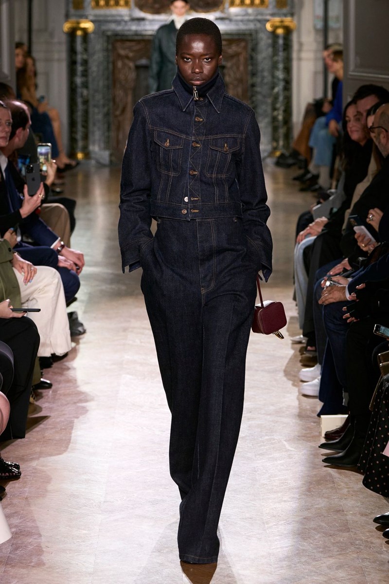 Αυτό είναι το τζιν που θα διατηρήσουμε στη γκαρνταρόμπα του 2025 - εικόνα 5