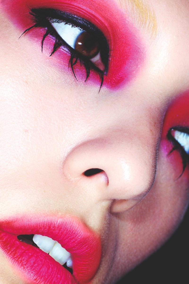 Let's Go Punk: Αυτά τα make-up looks αποθεώνουν το φούξια χρώμα - εικόνα 2