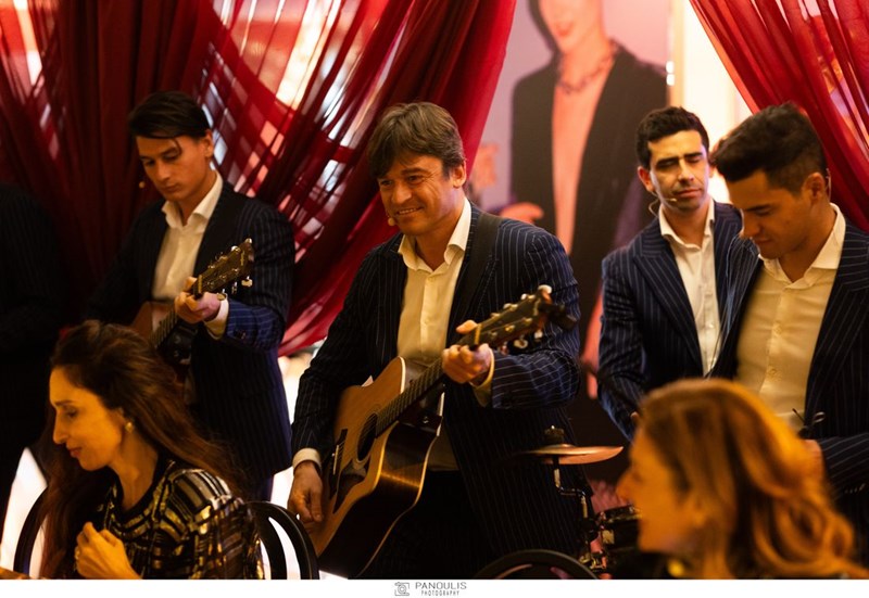 “We deliver Joy”: Το εντυπωσιακό Private Festive Dinner των πολυκαταστημάτων attica έφερε πιο νωρίς τα Χριστούγεννα - εικόνα 9