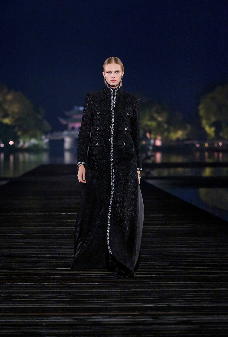 Chanel Métiers d’art 2024/25: Από το Παρίσι στην Κίνα, ένα ονειρικό ταξίδι αφιερωμένο στη μόδα - εικόνα 2