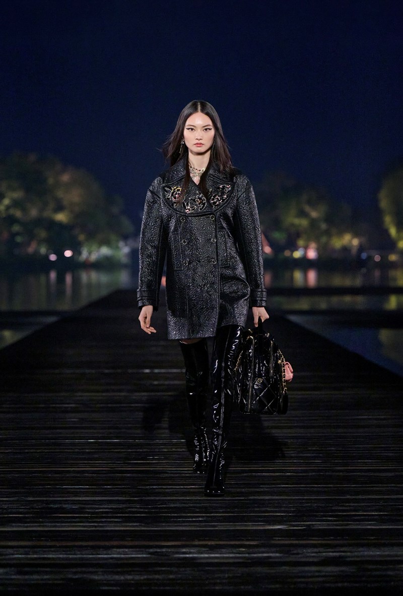 Chanel Métiers d’art 2024/25: Από το Παρίσι στην Κίνα, ένα ονειρικό ταξίδι αφιερωμένο στη μόδα - εικόνα 4