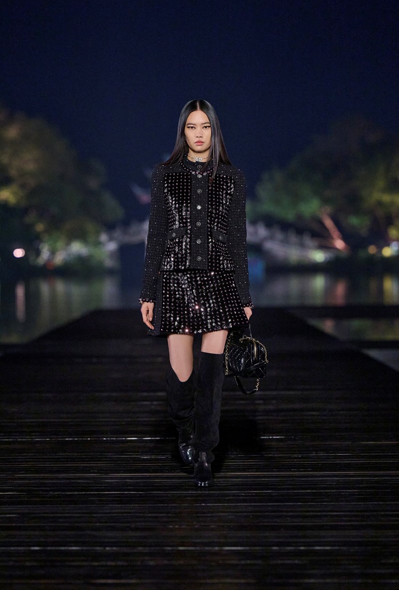 Chanel Métiers d’art 2024/25: Από το Παρίσι στην Κίνα, ένα ονειρικό ταξίδι αφιερωμένο στη μόδα - εικόνα 6