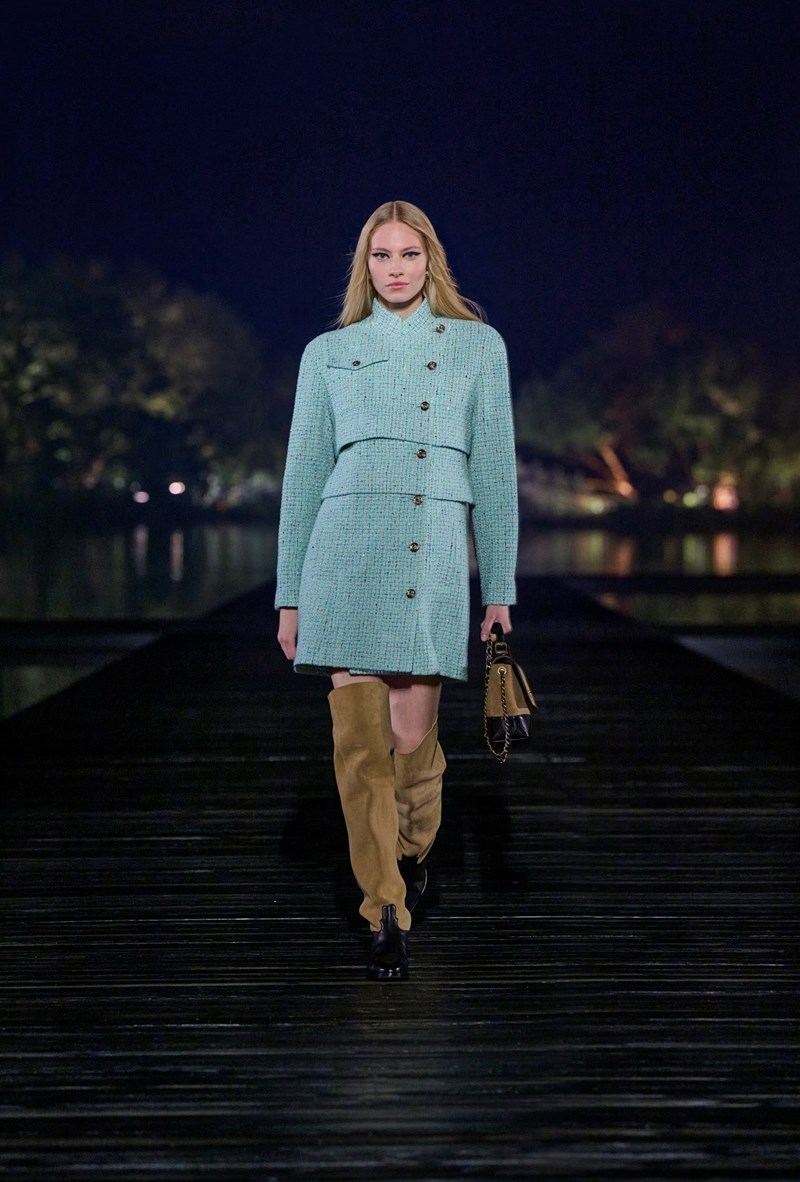 Chanel Métiers d’art 2024/25: Από το Παρίσι στην Κίνα, ένα ονειρικό ταξίδι αφιερωμένο στη μόδα - εικόνα 10