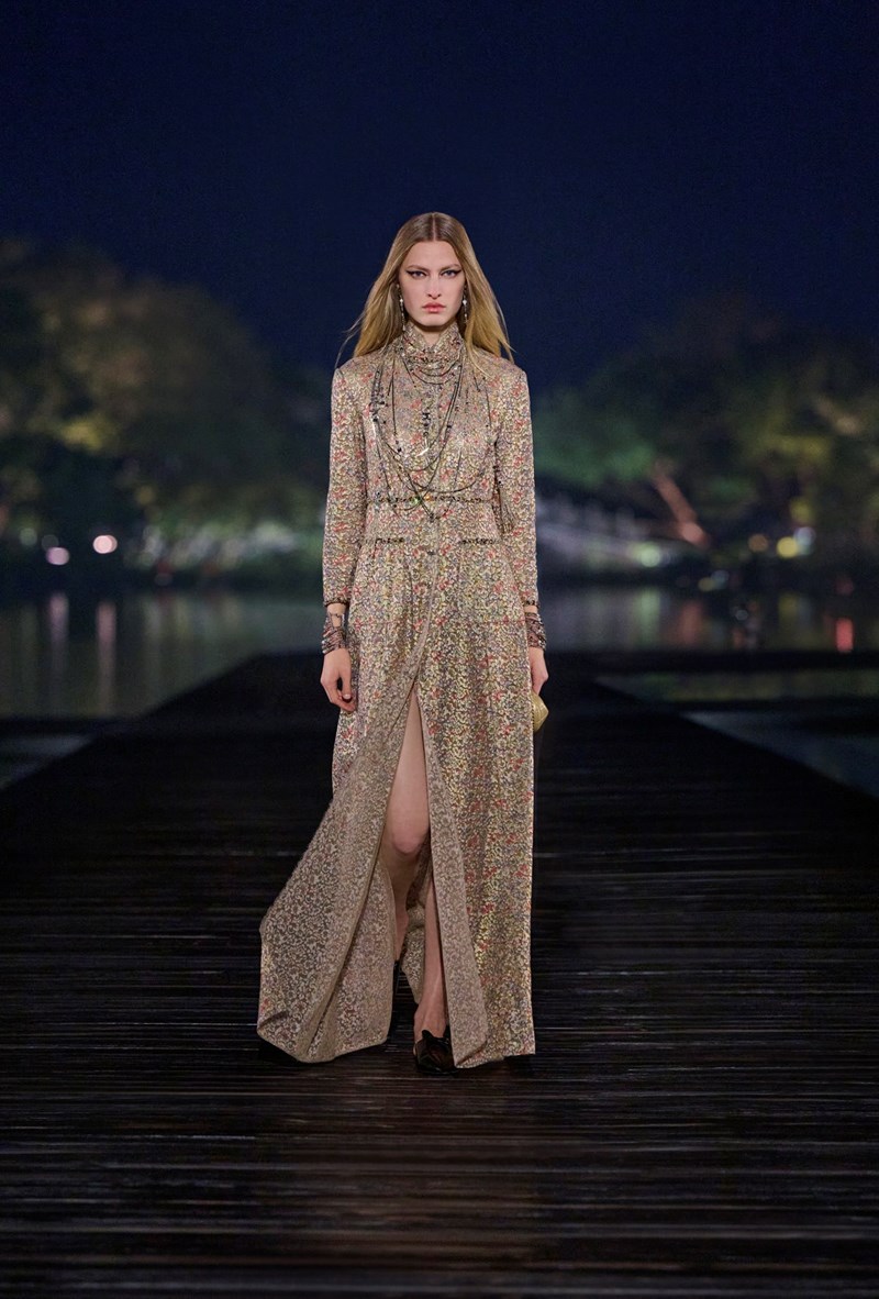 Chanel Métiers d’art 2024/25: Από το Παρίσι στην Κίνα, ένα ονειρικό ταξίδι αφιερωμένο στη μόδα - εικόνα 12