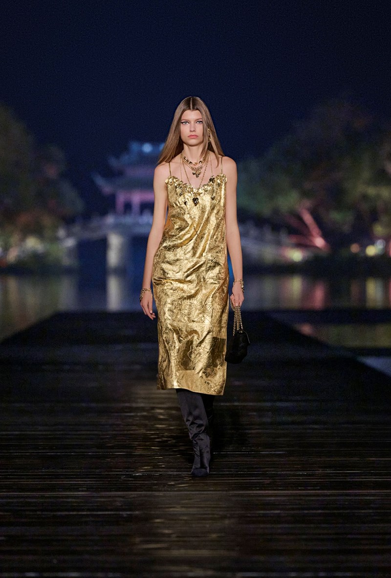 Chanel Métiers d’art 2024/25: Από το Παρίσι στην Κίνα, ένα ονειρικό ταξίδι αφιερωμένο στη μόδα - εικόνα 14