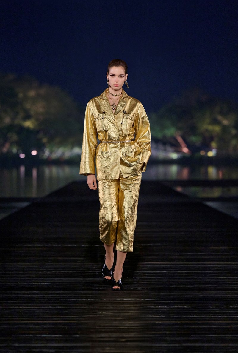 Chanel Métiers d’art 2024/25: Από το Παρίσι στην Κίνα, ένα ονειρικό ταξίδι αφιερωμένο στη μόδα - εικόνα 15