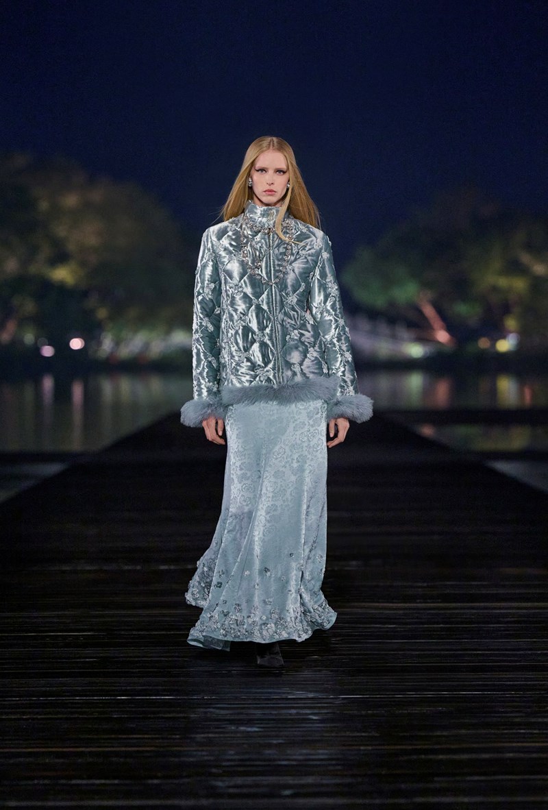 Chanel Métiers d’art 2024/25: Από το Παρίσι στην Κίνα, ένα ονειρικό ταξίδι αφιερωμένο στη μόδα - εικόνα 17