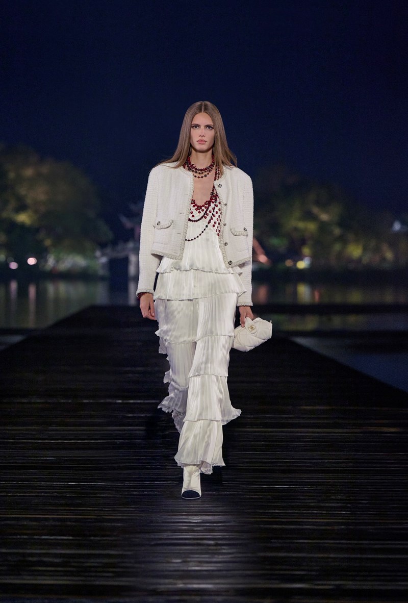 Chanel Métiers d’art 2024/25: Από το Παρίσι στην Κίνα, ένα ονειρικό ταξίδι αφιερωμένο στη μόδα - εικόνα 18