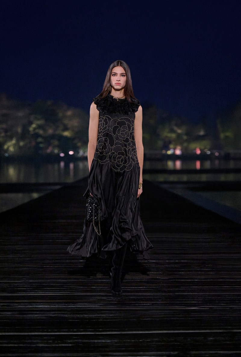 Chanel Métiers d’art 2024/25: Από το Παρίσι στην Κίνα, ένα ονειρικό ταξίδι αφιερωμένο στη μόδα - εικόνα 21