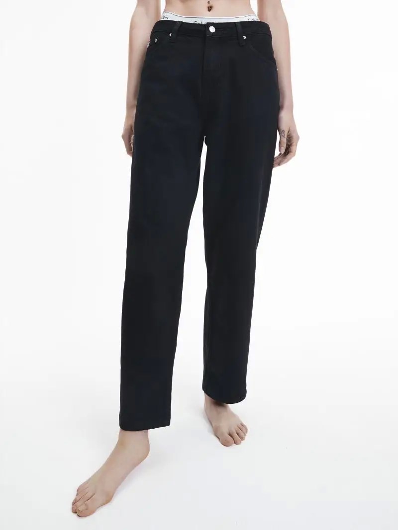 Η διαχρονικότητα και το flexibility του CK Black Denim που φέρνει το coolness των 90s’ στα roaring 20s’ - εικόνα 5