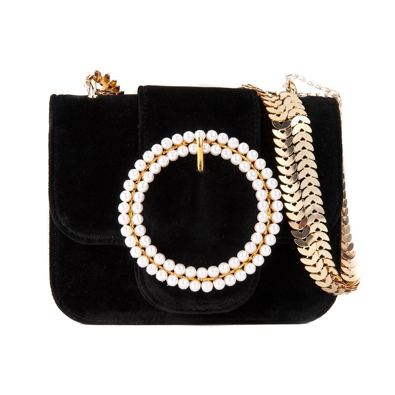 Η σχεδιάστρια Έλενα Μακρή μας προτείνει τα πιο glamorous κομμάτια για την γκαρνταρόμπα μας - εικόνα 9