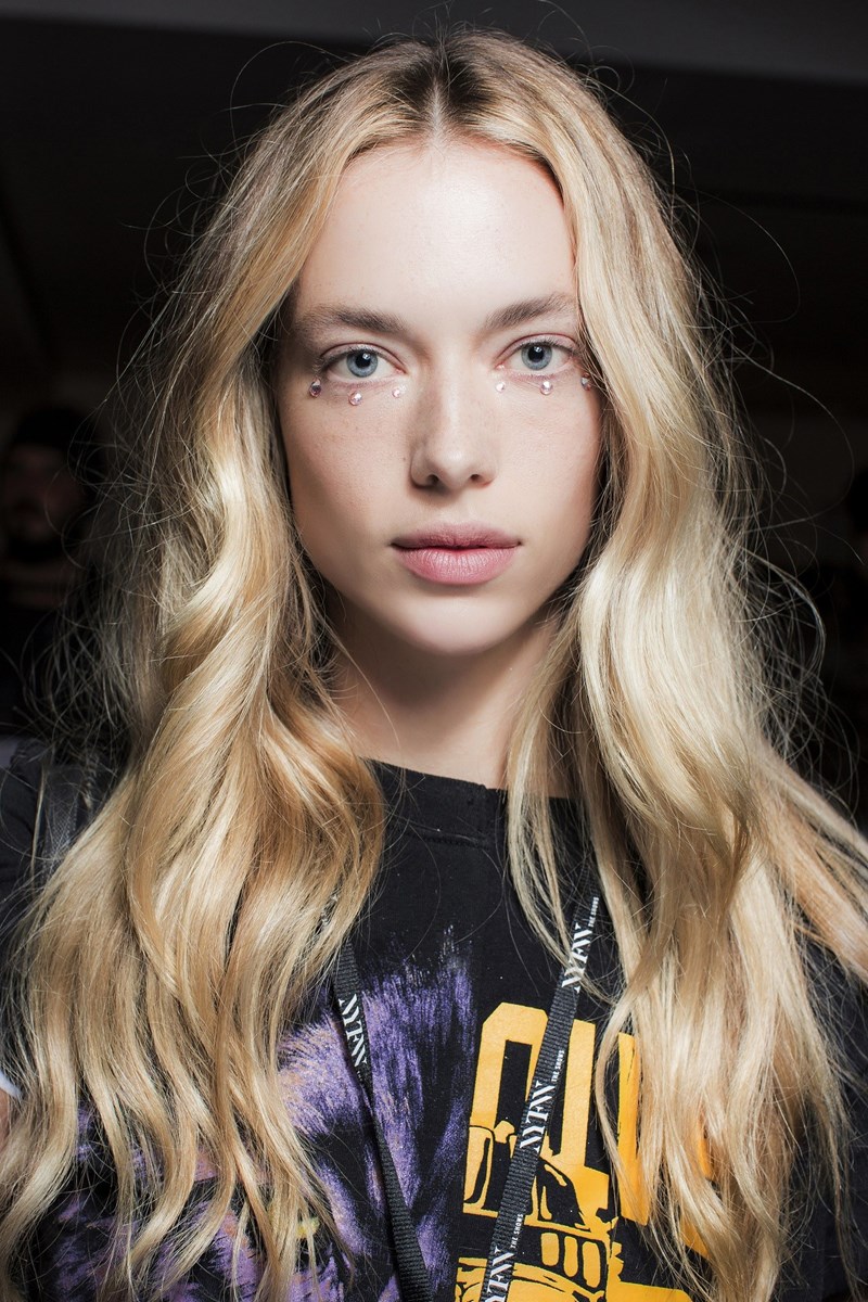 Μακριά μαλλιά: Μην τα κόβεις, φρόντισε τα σωστά - εικόνα 13