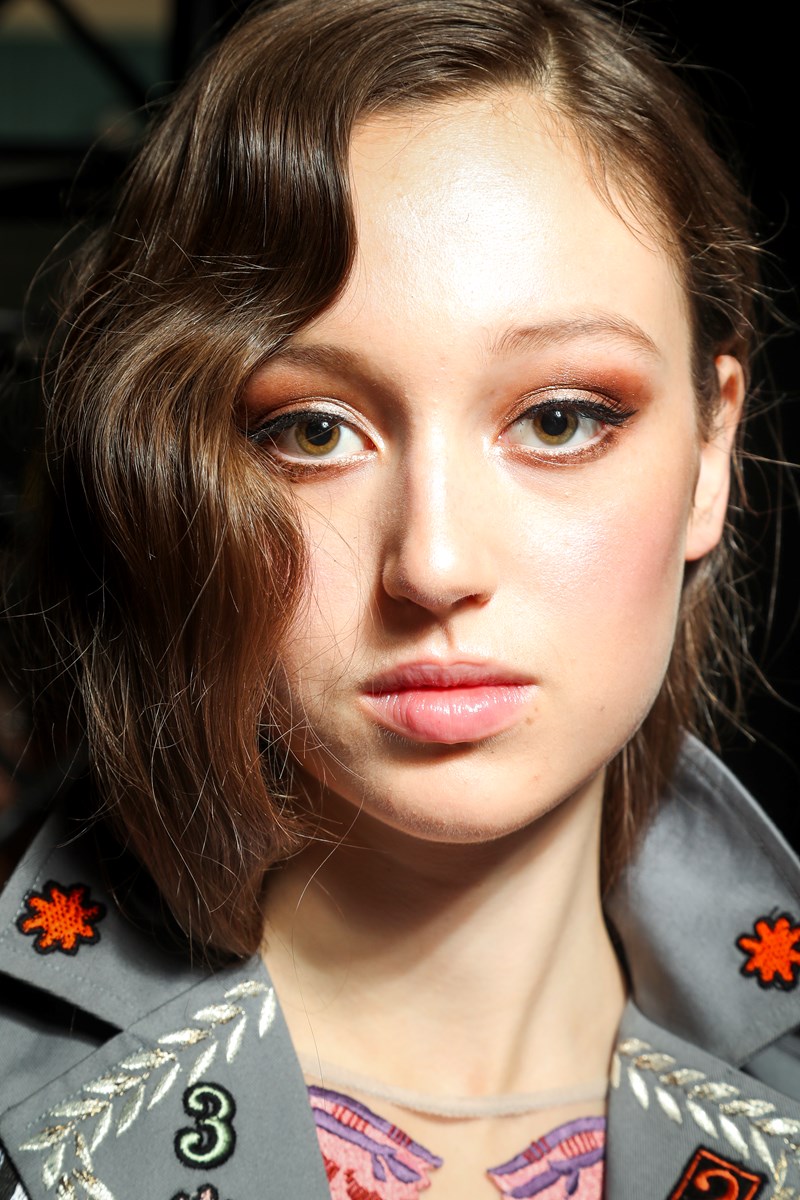 Αυτό το χτένισμα επέστρεψε στις πασαρέλες του Λονδίνου #LFW - εικόνα 1