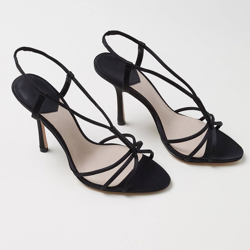 Στυλ στα άκρα: Αυτά είναι τα παπούτσια που θα φορέσεις φέτος δίχως δεύτερη σκέψη - εικόνα 9