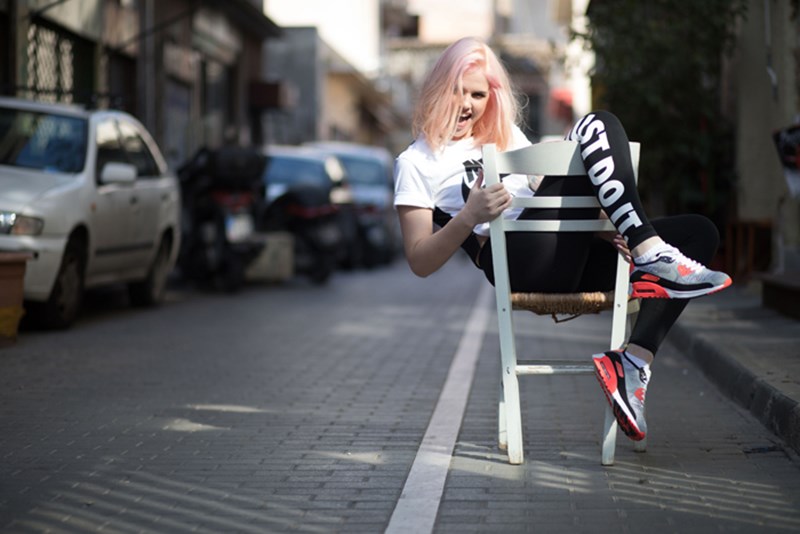 Kiss my Airs: Η vlogger Μικρή Ολλανδέζα φορά τα πιο hot sneakers της Nike - εικόνα 2