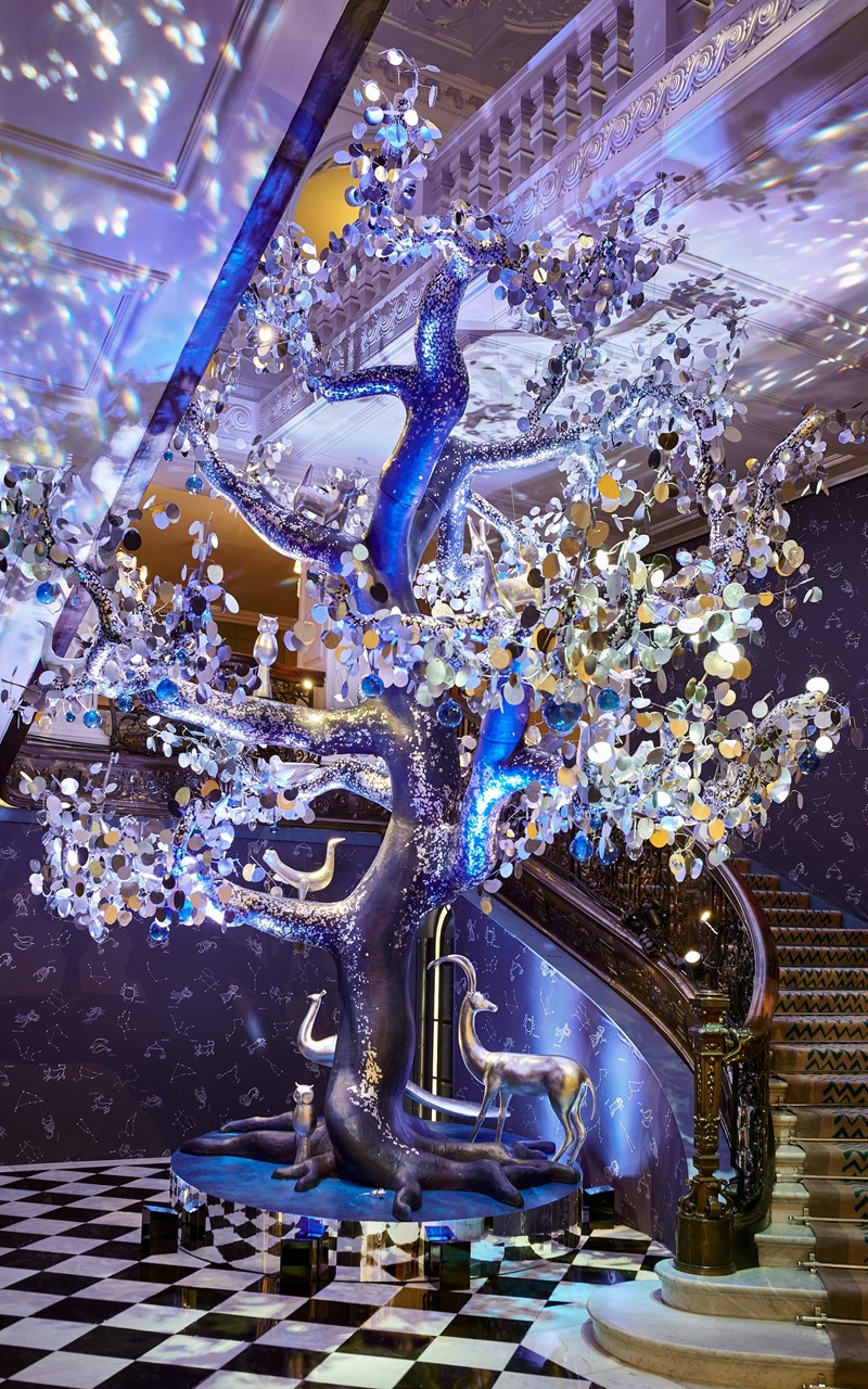 H Diane Von Furstenberg στόλισε το δέντρο της αγάπης - εικόνα 1