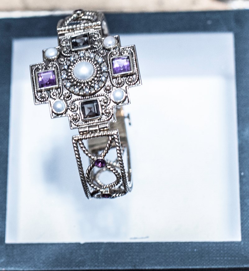 H Jade Jagger παρουσίασε τη νέα συλλογή κοσμημάτων της στο ατελιέ της Σίλιας Κριθαριώτη! - εικόνα 2