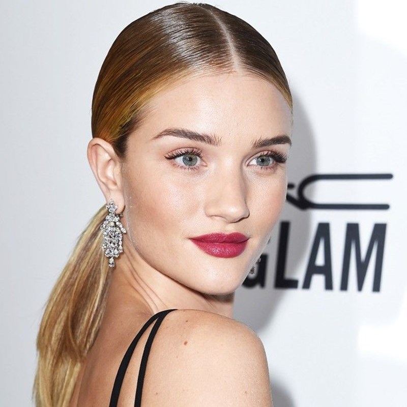 Video: Έτσι θα αντιγράψεις το glam μακιγιάζ της Rosie Huntington - εικόνα 1
