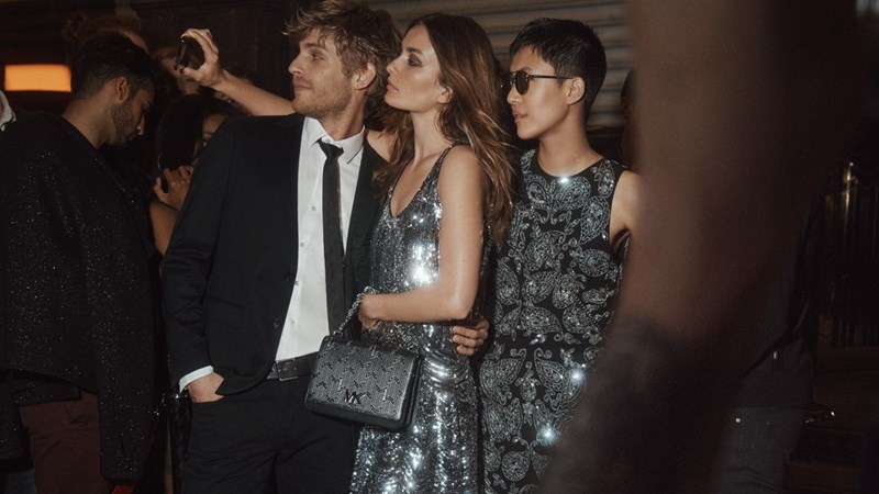 O Michael Kors μας προτείνει τα λουκ των Χριστουγέννων - εικόνα 3